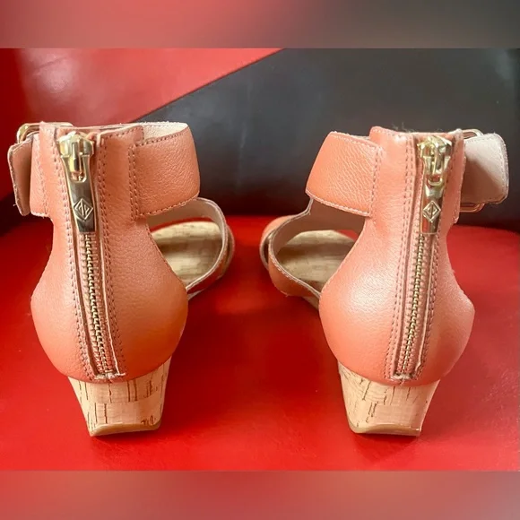 Donald J. Pliner Coral Gladiator Leather Buckle Sandals size 7.5 - Picture 7 of 7